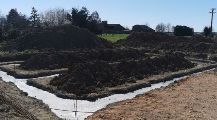 Fondations d'une maison coulées